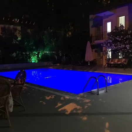 فندق شاريهان أبارت 2*